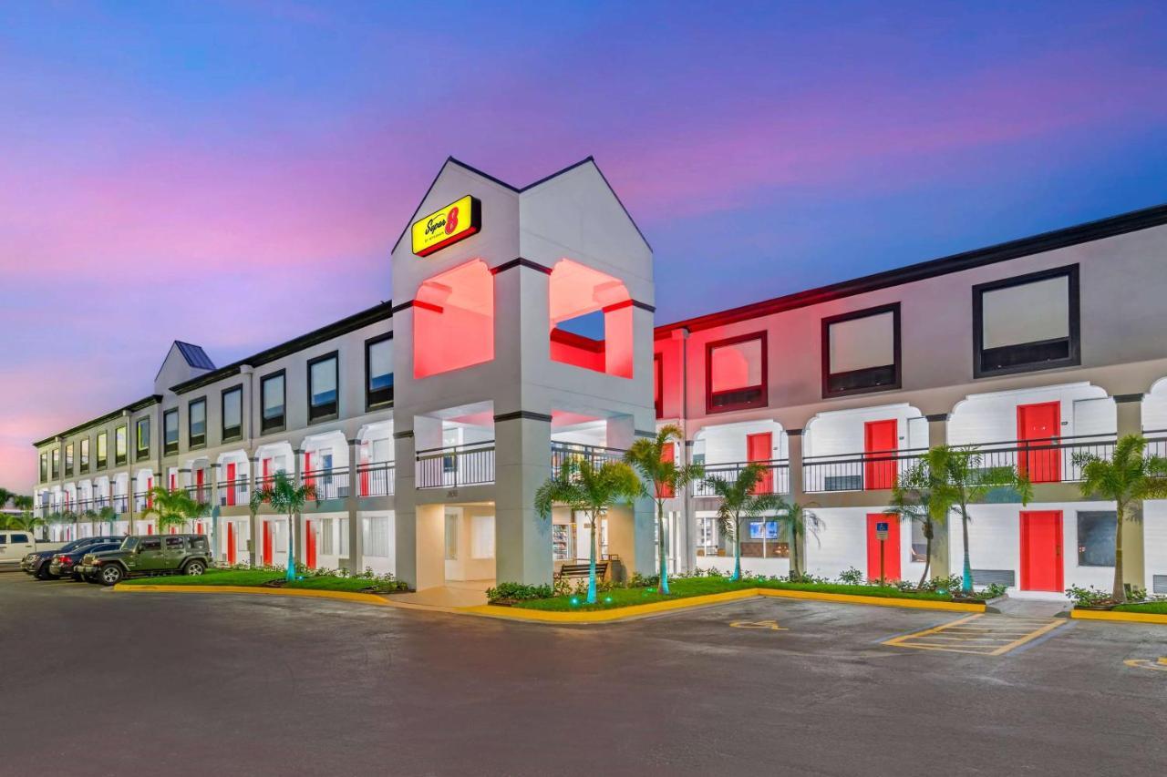 Super 8 By Wyndham Orlando Near Florida Mall Williamsburg Kültér fotó