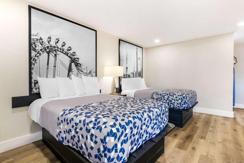Super 8 By Wyndham Orlando Near Florida Mall Williamsburg Szoba fotó