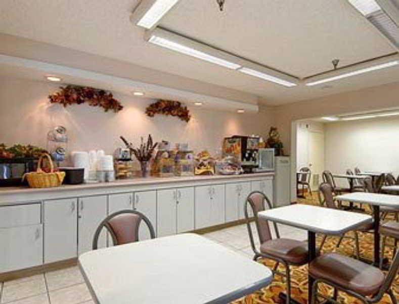 Super 8 By Wyndham Orlando Near Florida Mall Williamsburg Étterem fotó